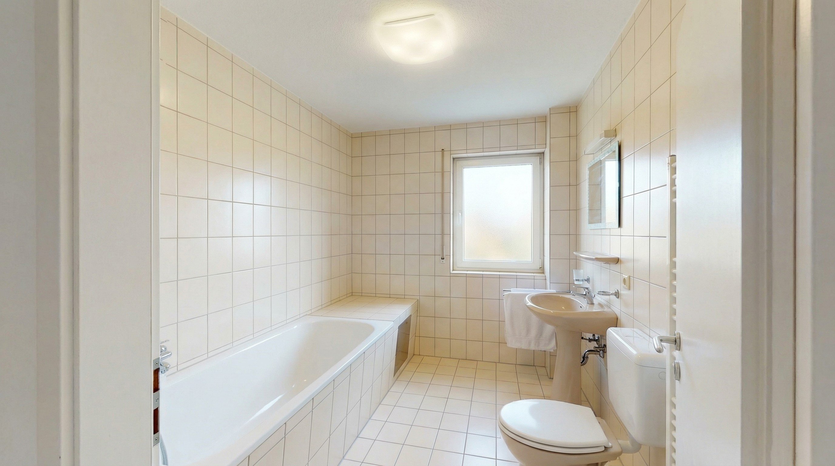 Altes Badezimmer vor der Sanierung durch Bauvia